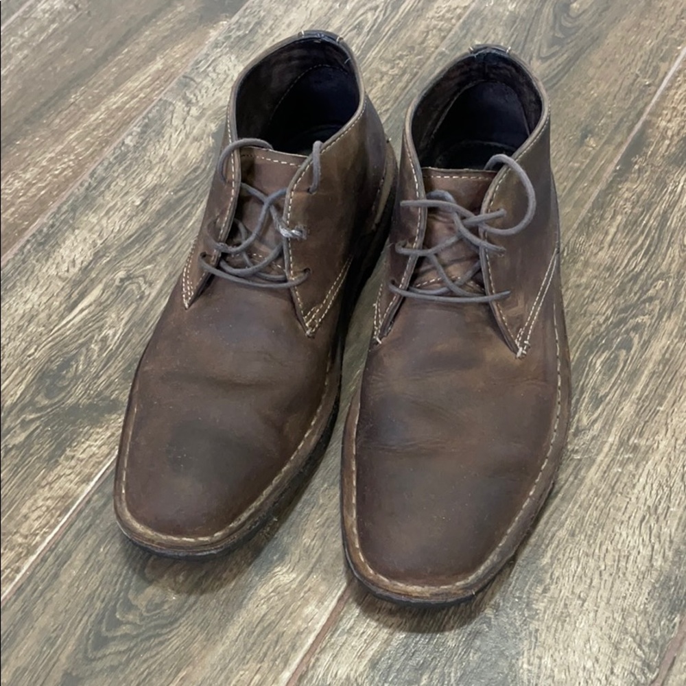 Johnston & Murphy chukka shoe
